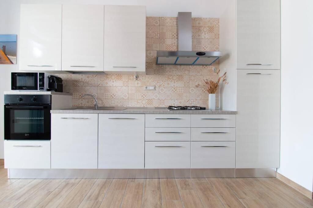 Il Guardiano Del Faro Apartment Cabras Bagian luar foto